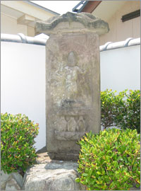 庚申塔(こうしんとう)